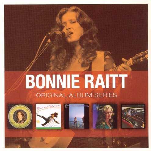 Allmusic album Review : This U.K.-only box set features five early recordings from blues great Bonnie Raitt (a few of which have been out of print for some time) in their entireties, including Streetlights (1974), Home Plate (1975), Sweet Forgiveness (1977), The Glow (1979), and Green Light (1982).