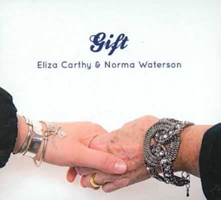 Allmusic album Review : British folk giants Eliza Carthy and Norma Waterson have collaborated on numerous projects over the years, but Gift marks the first time that the mother and daughter have released a collection of songs as an official duo. Backed by the usual assortment of English folk dynasty members like Martin Carthy, Danny Thompson, Aiden Curran, Martin Simpson and various other Watersons, Gift offers up the usual amalgamation of traditional songs, all of which are driven through the snow by Carthy and Waterson’s rich, commanding voices. Opening with a rousing rendition of Appalachian spiritual “Wayfaring Stranger” and closing with the gorgeous, seafaring ballad “Shallow Brown,” Gift is an effortless compendium of ancestral music, crafted by two of its greatest champions, that more than lives up to its name.